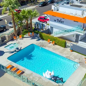 https://the-twist-palm-springs.palm-springs-ca-hotels.com